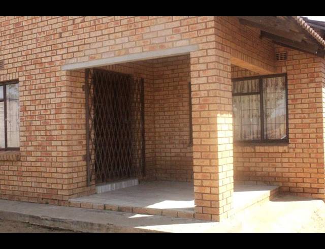 2 BEDROOM HOUSE FOR SALE IN ORANGE FARM